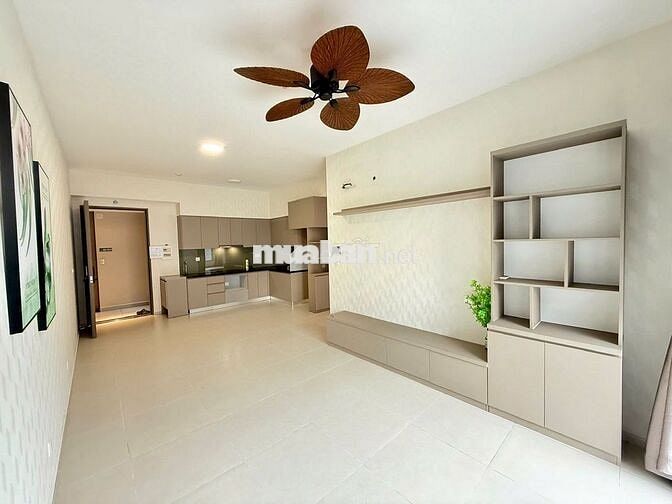 Bán căn góc 3pn view trực diện hồ bơi,sổ hồng sẵn, nhà mới có nội thất