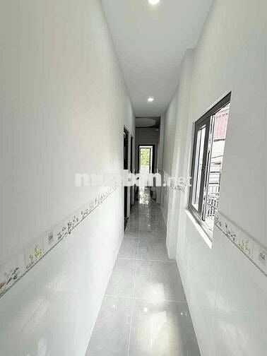 Nhà rẻ 60m2, hẻm xe hơi, Âu Cơ, chỉ hơn 4 đồng
