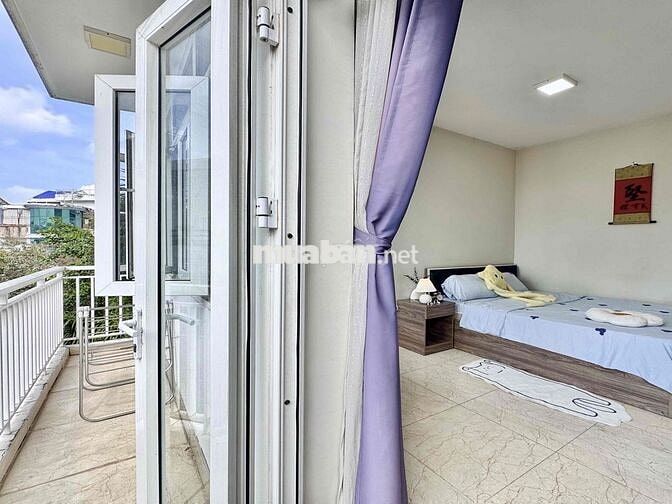 Căn hộ CC full nội thất mới có ban công lớn ngay ngã tư Phú Nhuận