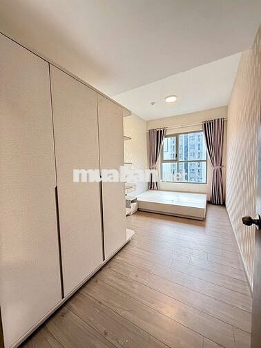 Bán căn góc 3pn view trực diện hồ bơi,sổ hồng sẵn, nhà mới có nội thất