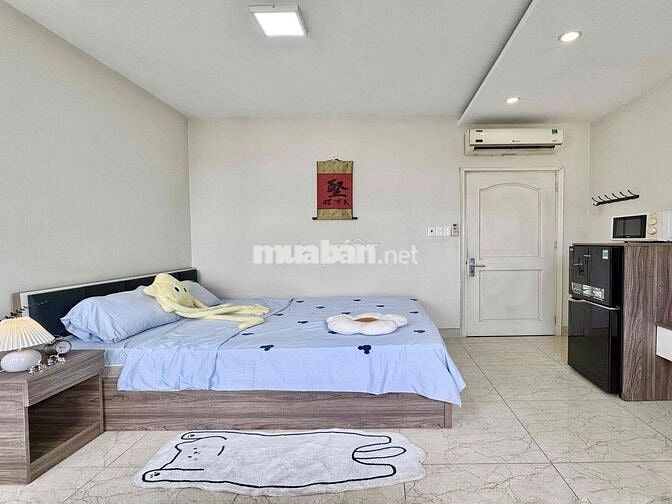Căn hộ CC full nội thất mới có ban công lớn ngay ngã tư Phú Nhuận