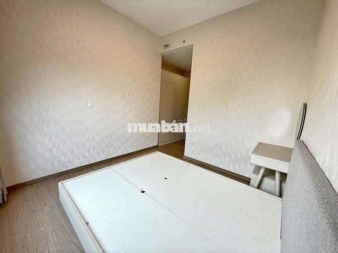 Bán căn góc 3pn view trực diện hồ bơi,sổ hồng sẵn, nhà mới có nội thất