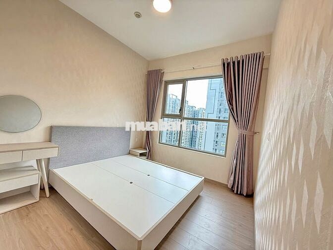 Bán căn góc 3pn view trực diện hồ bơi,sổ hồng sẵn, nhà mới có nội thất