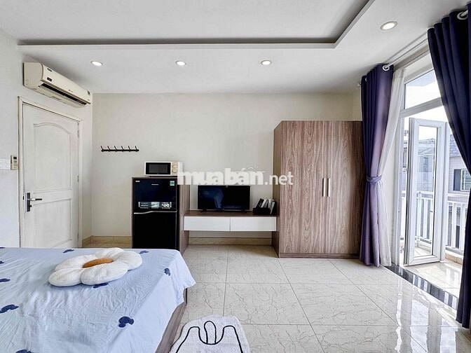 Căn hộ CC full nội thất mới có ban công lớn ngay ngã tư Phú Nhuận