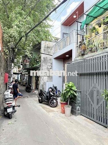 Nhà rẻ 60m2, hẻm xe hơi, Âu Cơ, chỉ hơn 4 đồng