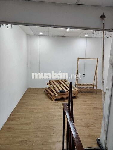 CHO THUÊ NHÀ MẶT TIỀN TRẦN MINH QUYỀN 10 GẦN ĐƯỜNG 3 THÁNG 2 Q10