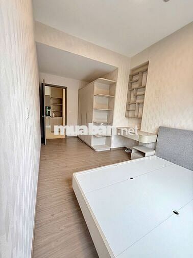 Bán căn góc 3pn view trực diện hồ bơi,sổ hồng sẵn, nhà mới có nội thất