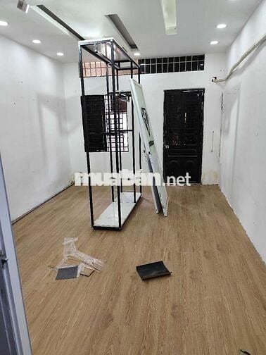 CHO THUÊ NHÀ MẶT TIỀN TRẦN MINH QUYỀN 10 GẦN ĐƯỜNG 3 THÁNG 2 Q10