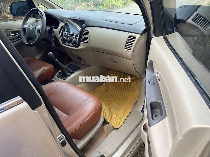 Toyota Innova 2016 2.0E - 110000 km