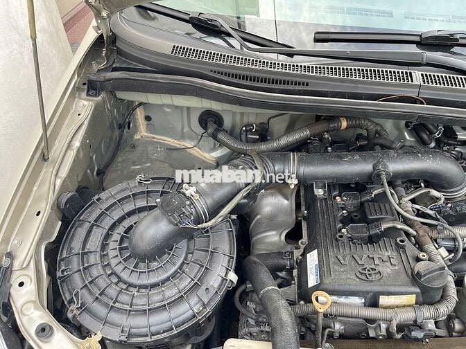 Toyota Innova 2016 2.0E - 110000 km