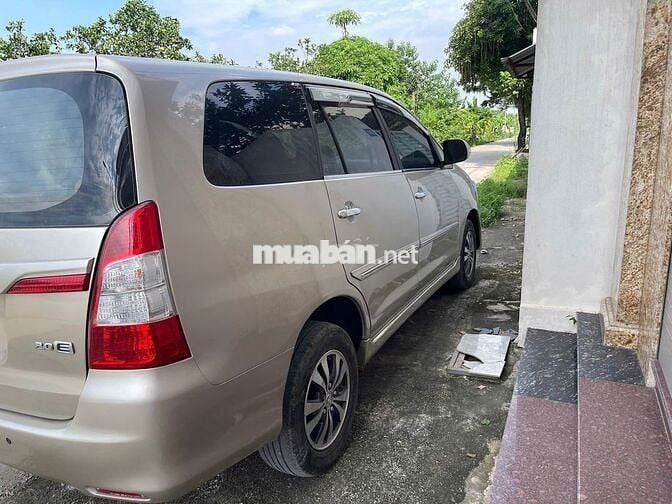 Toyota Innova 2016 2.0E - 110000 km
