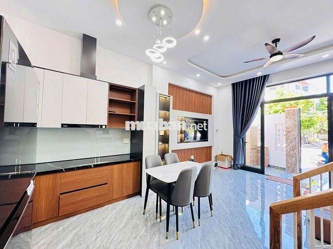 Bán nhà 2 tầng mặt tiền đường 7,5m Phạm Ngọc Mậu