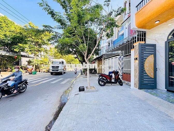Bán nhà 2 tầng mặt tiền đường 7,5m Phạm Ngọc Mậu