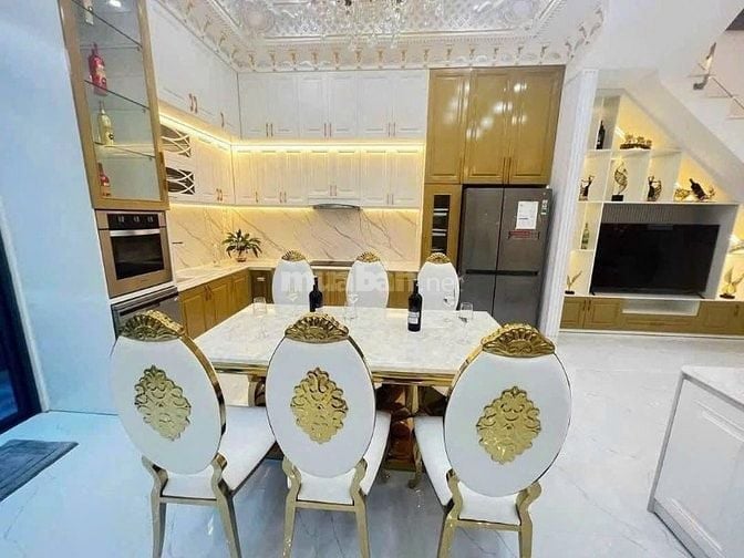 BÁN GẤP NHÀ 85M2 Đường TRẦN QUANG DIỆU, Quận 3 HẺM XE HƠI 6M, SHR
