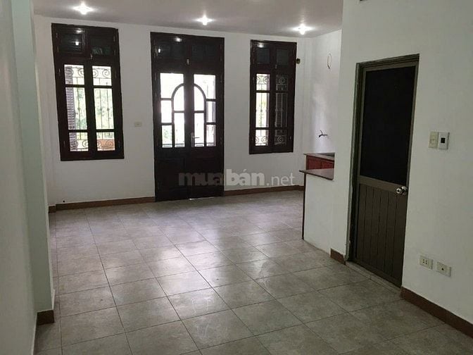 Cho thuê căn hộ dt: 100 m²_ 3 phòng _ 2wc, gía: 13 triệu/ thang