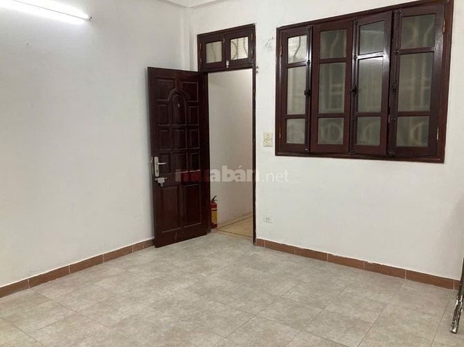 Cho thuê căn hộ dt: 100 m²_ 3 phòng _ 2wc, gía: 13 triệu/ thang