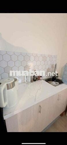 phòng q3 mặt tiền lớn xe ô tô ra vô được.