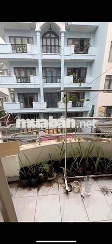 phòng q3 mặt tiền lớn xe ô tô ra vô được.