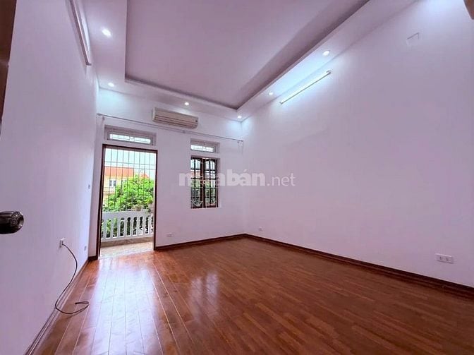Phố Phú Thượng, Tây Hồ. D/T:61m2. 5T. Giá: nhỉnh 12 tỷ, thuê ở. Lotte 