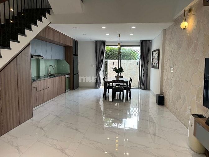 Nhà phố đơn lập 5x17 m, đầy đủ nội thất, tại KDC cao cấp The Standard