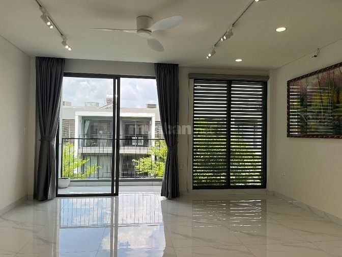 Nhà phố đơn lập 5x17 m, đầy đủ nội thất, tại KDC cao cấp The Standard