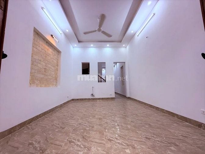 Phố Phú Thượng, Tây Hồ. D/T:61m2. 5T. Giá: nhỉnh 12 tỷ, thuê ở. Lotte 