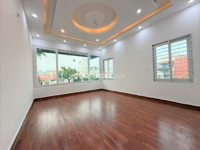 Phố Phú Thượng, Tây Hồ. D/T:61m2. 5T. Giá: nhỉnh 12 tỷ, thuê ở. Lotte 