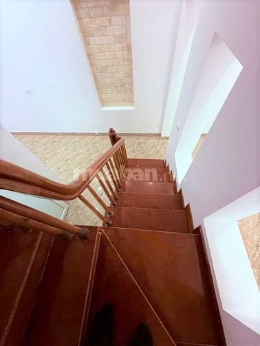 Phố Phú Thượng, Tây Hồ. D/T:61m2. 5T. Giá: nhỉnh 12 tỷ, thuê ở. Lotte 