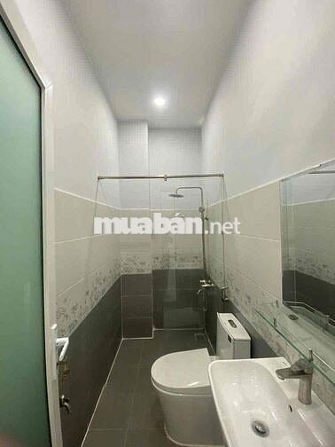 Nhà phố Xinh Sân Rộng Shr Đường Xe Hơi Giáp Ngã 4 Ga Giá 4ty790 tl