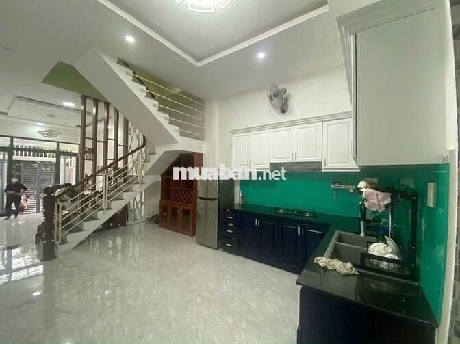 Ana cần bán nhà mặt tiền gần khu đô thị Vạn Phúc