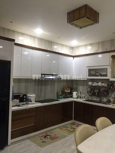 Gia đình cần bán căn nhà 5 tầng hẻm xe hơi sát mặt tiền Lê Văn Sỹ