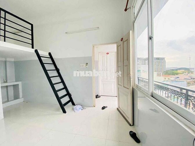 Phòng Trọ Máy Lạnh Có Ban Công Ngay Sân bay - HUFLIT Trường Sơn