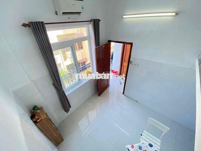 Phòng Trọ Máy Lạnh Có Ban Công Ngay Sân bay - HUFLIT Trường Sơn