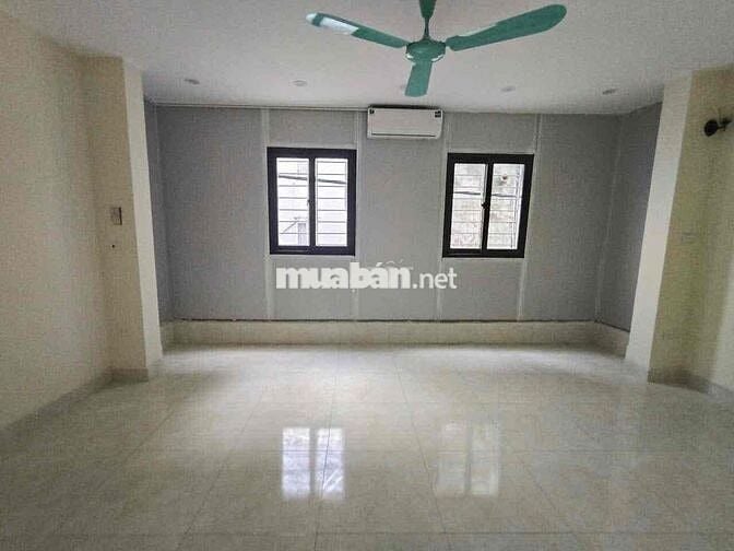 Nhà mặt ngõ 3 gác đua phố Minh Khai , mặt tiền rộng sổ đỏ chính chủ