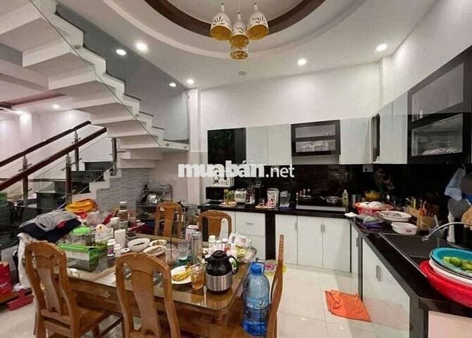 Nhà Mặt Tiền Ngay Chợ Bình Chánh sổ hồng riêng
