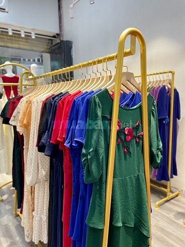 Tuyển nhân viên bán shop thời trang nữ trung niên