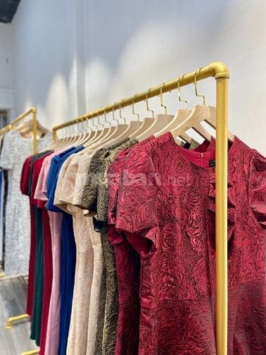 Tuyển nhân viên bán shop thời trang nữ trung niên