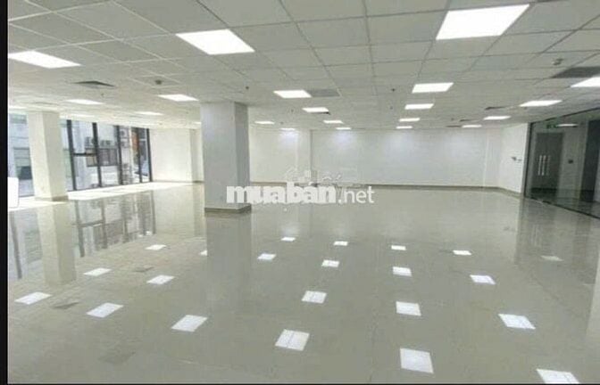 Cho thuê mặt tiền đường Ngô Gia Tự, Phường 2, Quận 10 Gần vòng xoay