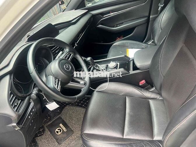 Mazda 3 2021 Sport 1.5 Luxury - 57000 km