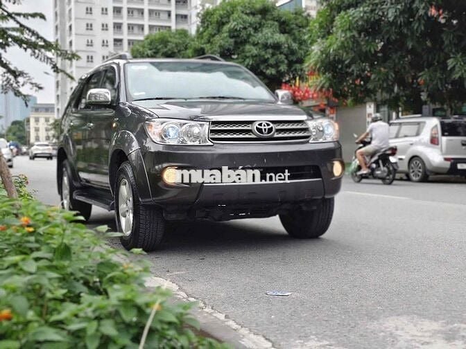 Toyota Fortuner 2.5G số sàn máy dầu 2010 siêu đẹp