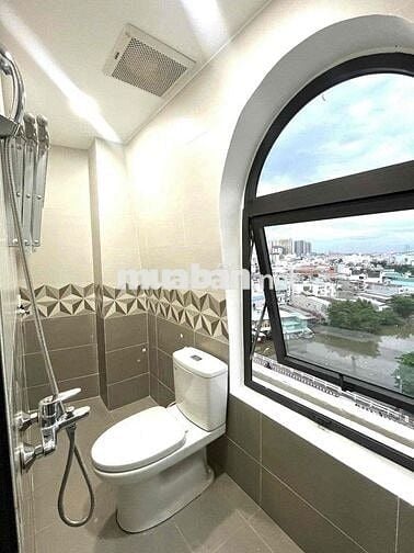 PHÒNG ĐẸP—- CỬA SỔ VIEW THÀNH PHỐ