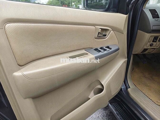 Toyota Fortuner 2.5G số sàn máy dầu 2010 siêu đẹp