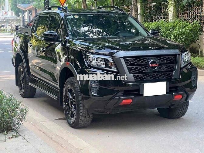 Nissan Navara Pro4X sx 2022 màu đen siêu đẹp