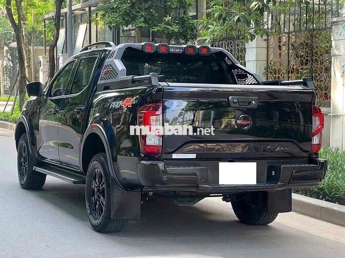 Nissan Navara Pro4X sx 2022 màu đen siêu đẹp