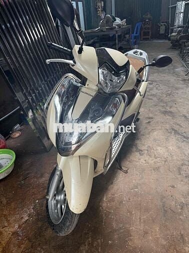 cần bán xe lead 125 màu vàng nâu