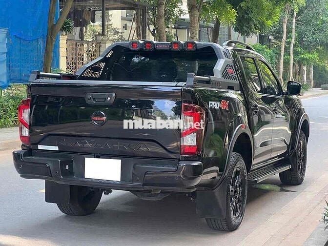Nissan Navara Pro4X sx 2022 màu đen siêu đẹp