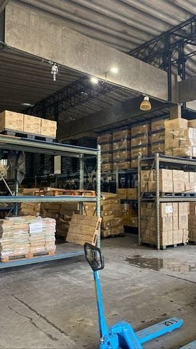 CỬA HÀNG CÔ THY CẦN 05 BẠN BÁN HÀNG VÀ PHỤ KHO HÀNG