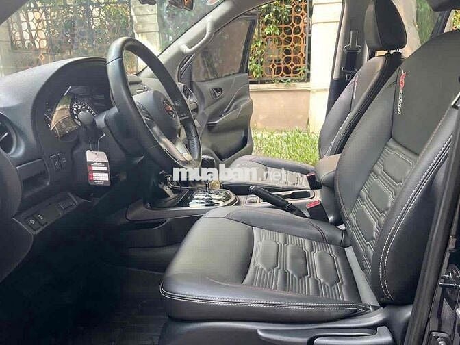 Nissan Navara Pro4X sx 2022 màu đen siêu đẹp