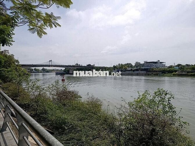 Cho thuê nhà phố ven sông tại Khu Biconsi Riverside, Phường Tân Uyên