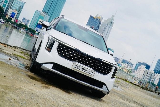 ROYAL CAR-CHO THUÊ XE OTO TỰ LÁI GIÁ RẺ QUẬN 2